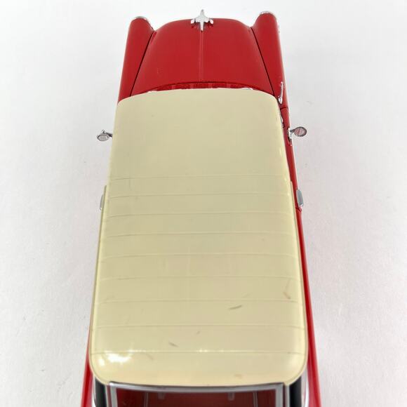 Maisto 1955 Chevrolet Nomad Wagon 1:18 Scale Die Cast Car Model - Picture 5 of 9